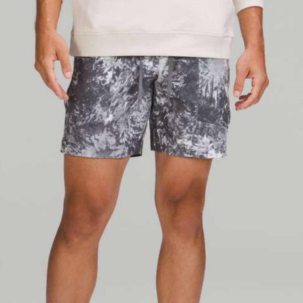 Lululemon Bowline Short 8" Ventlight Mesh
Marshland Grey Multi L  EXCELLENT